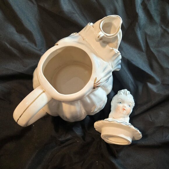 Vintage (1950s) LIPPER & MANN Porcelain Colonial Figural Lady Musical Teapot - Picture 3 of 12